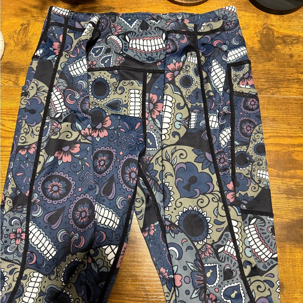 Constantly Varied Gear Skull Pattern Leggings - Blue and Pink